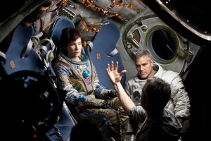 Alfonso Cuarón en el set con Sandra Bullock y George Clooney. 